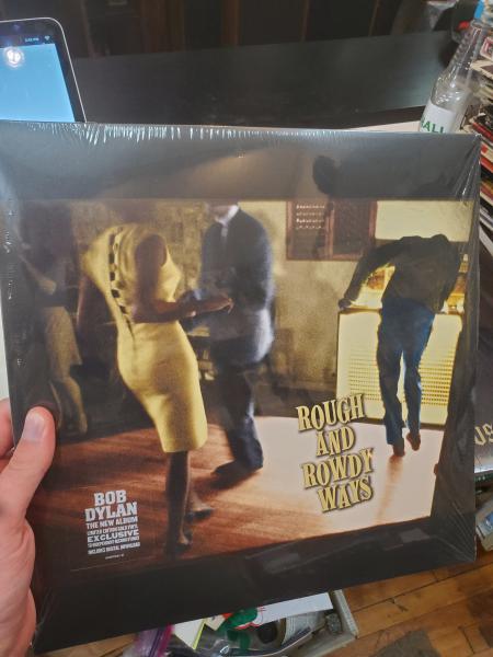 Bob Dylan - Rough and Rowdy Ways (Indie Exclusive GOLD VINYL)