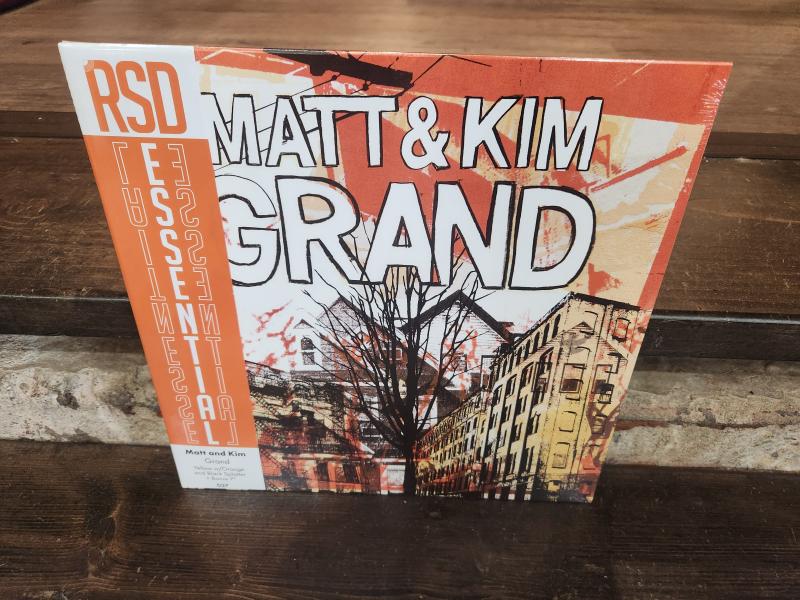 MATT & KIM Grand - YELLOW WITH ORANGE & BLACK SPLATTER + BONUS 7 INCH