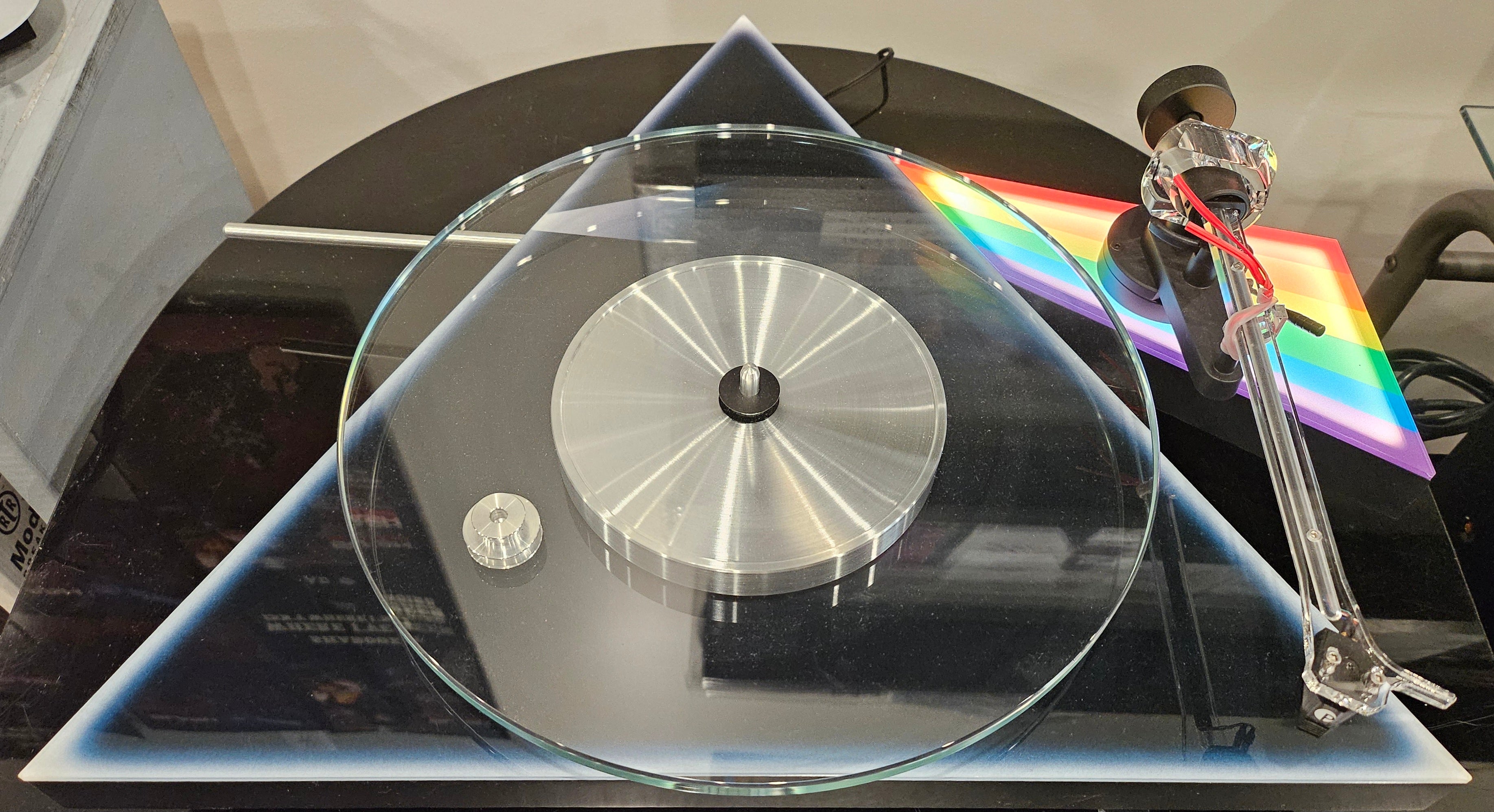 Pro-Ject Pink Floyd The Dark Side of the Moon Turntable