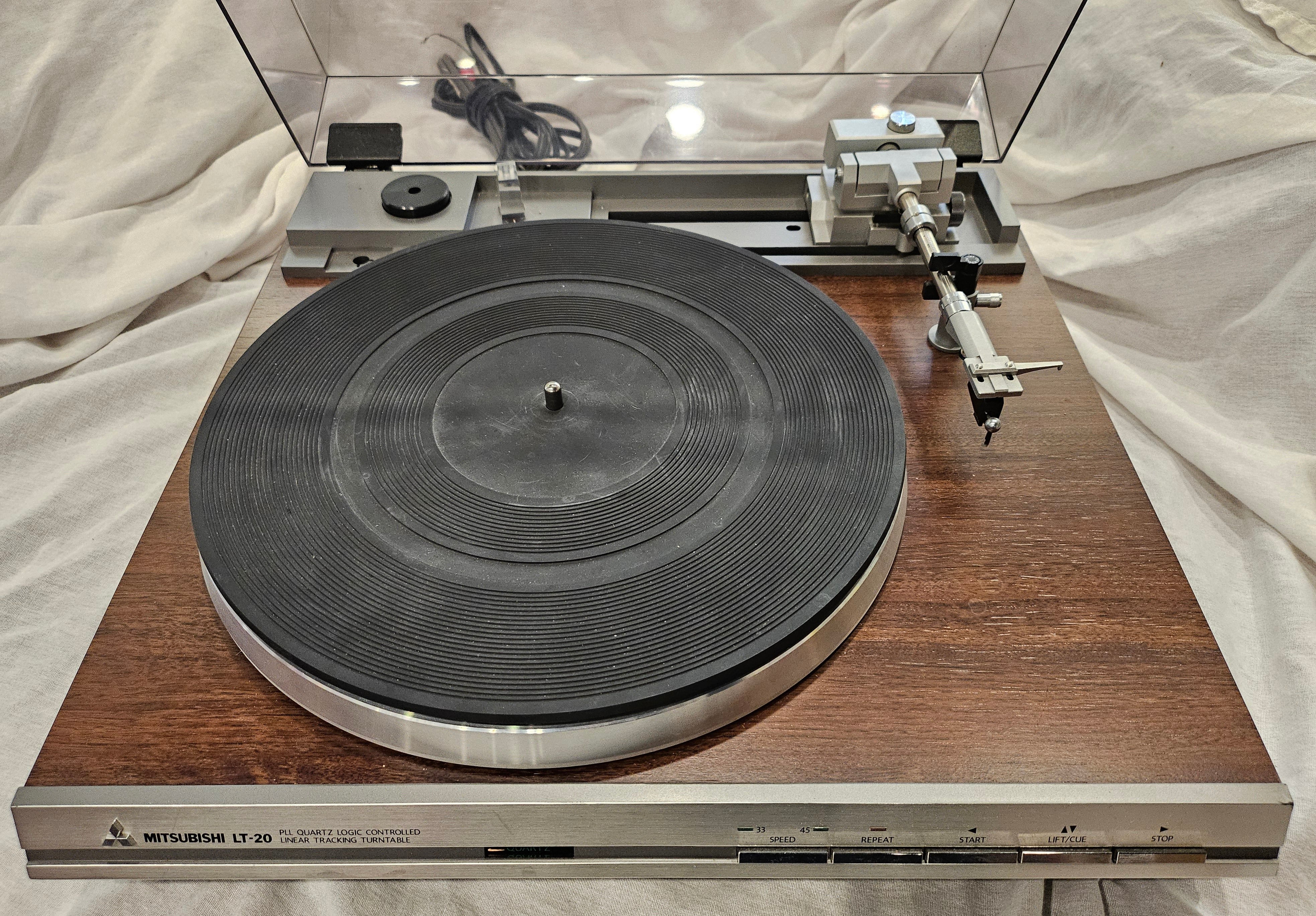 Mitsubishi LT-20 Turntable