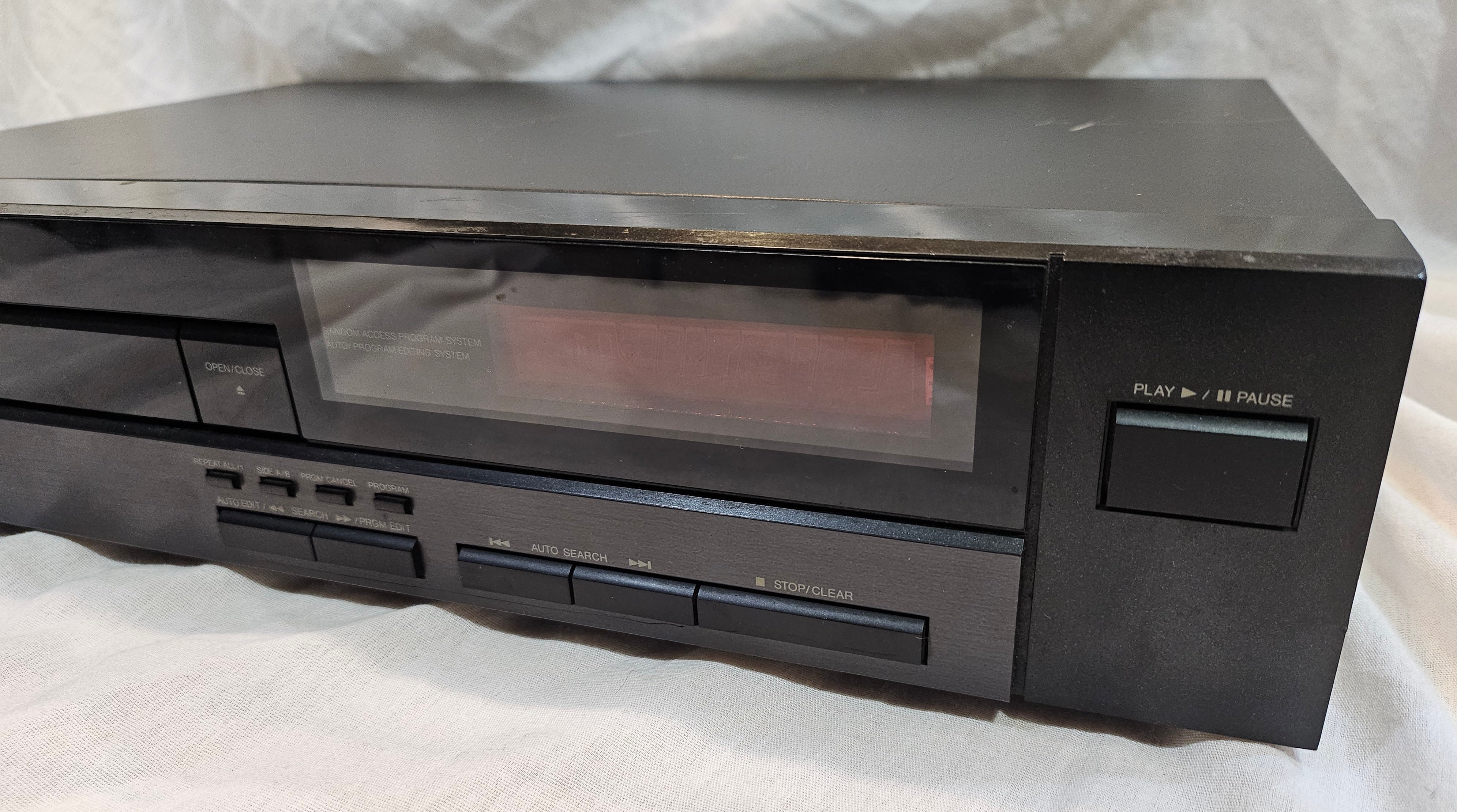 JVC XL-V131 • CD Player