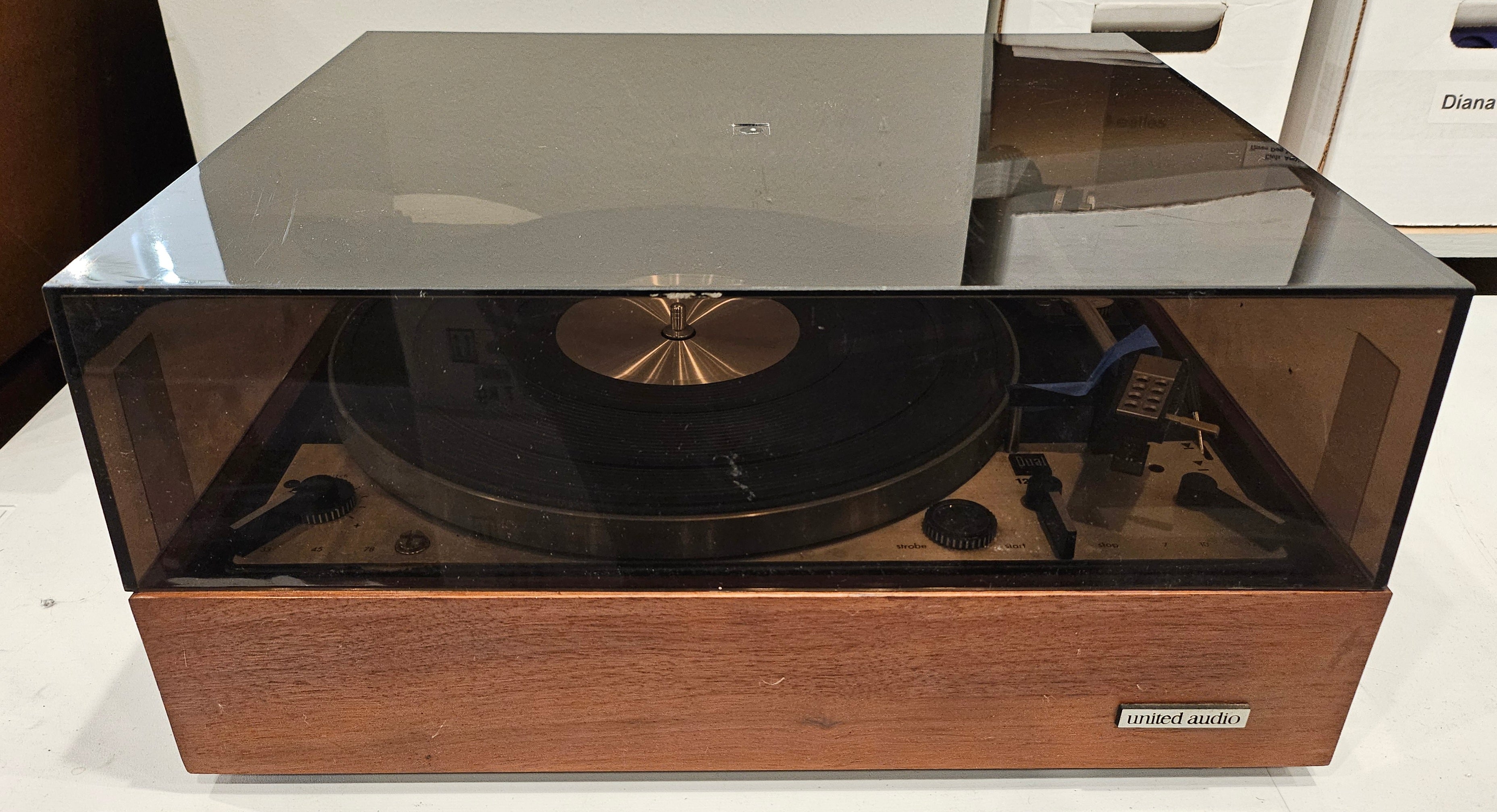 United Audio Dual 1229Q Turntable