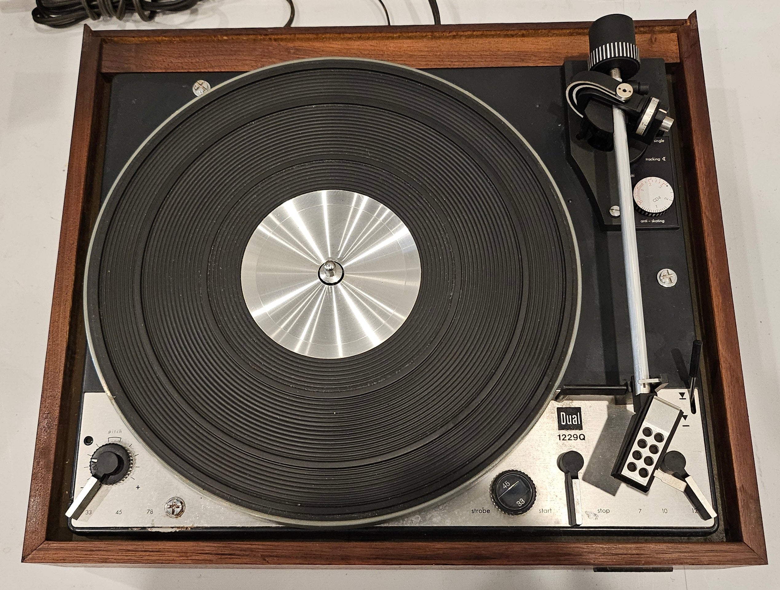 United Audio Dual 1229Q Turntable