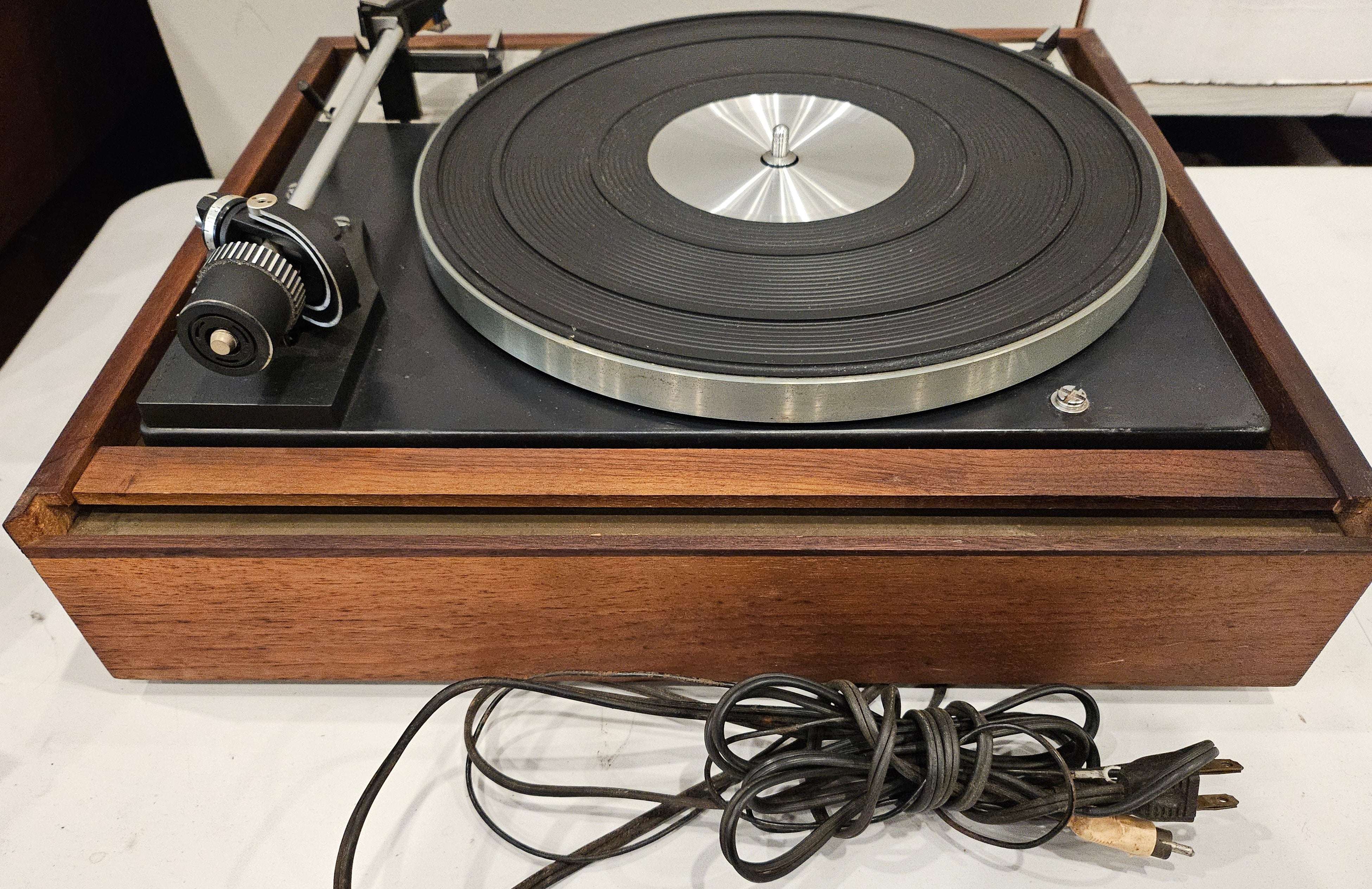 United Audio Dual 1229Q Turntable