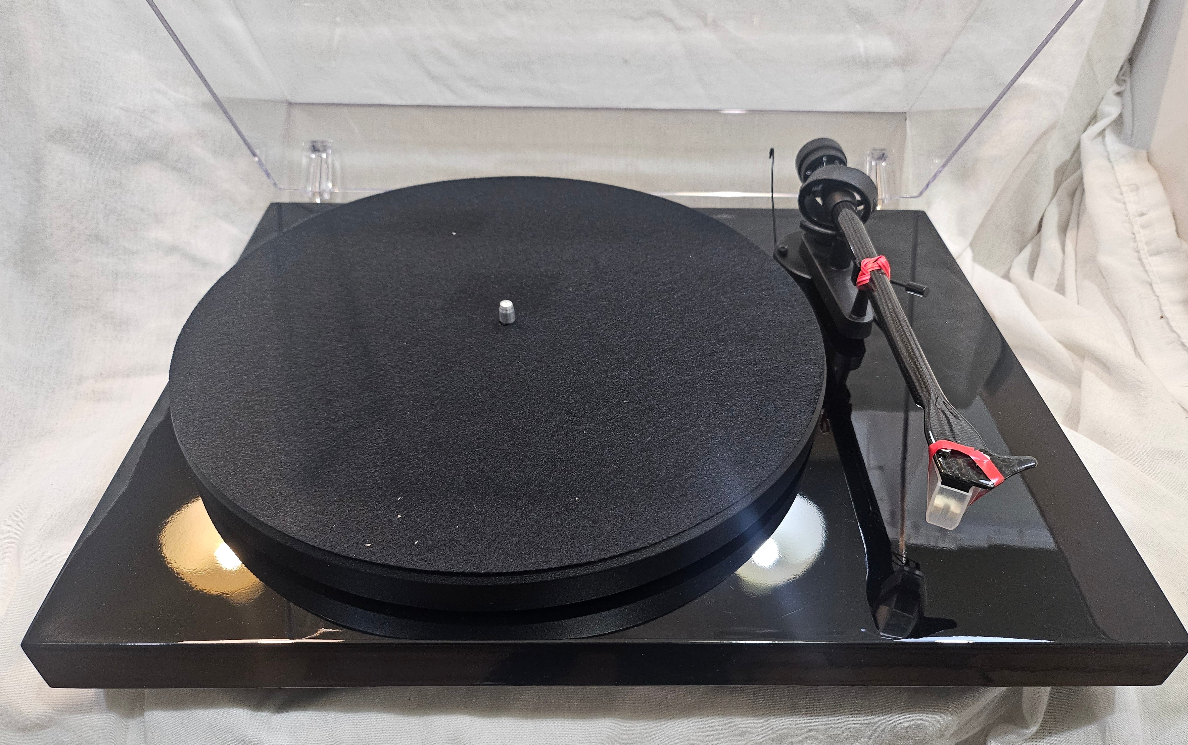 Pro-Ject Debut Carbon EVO Turntable