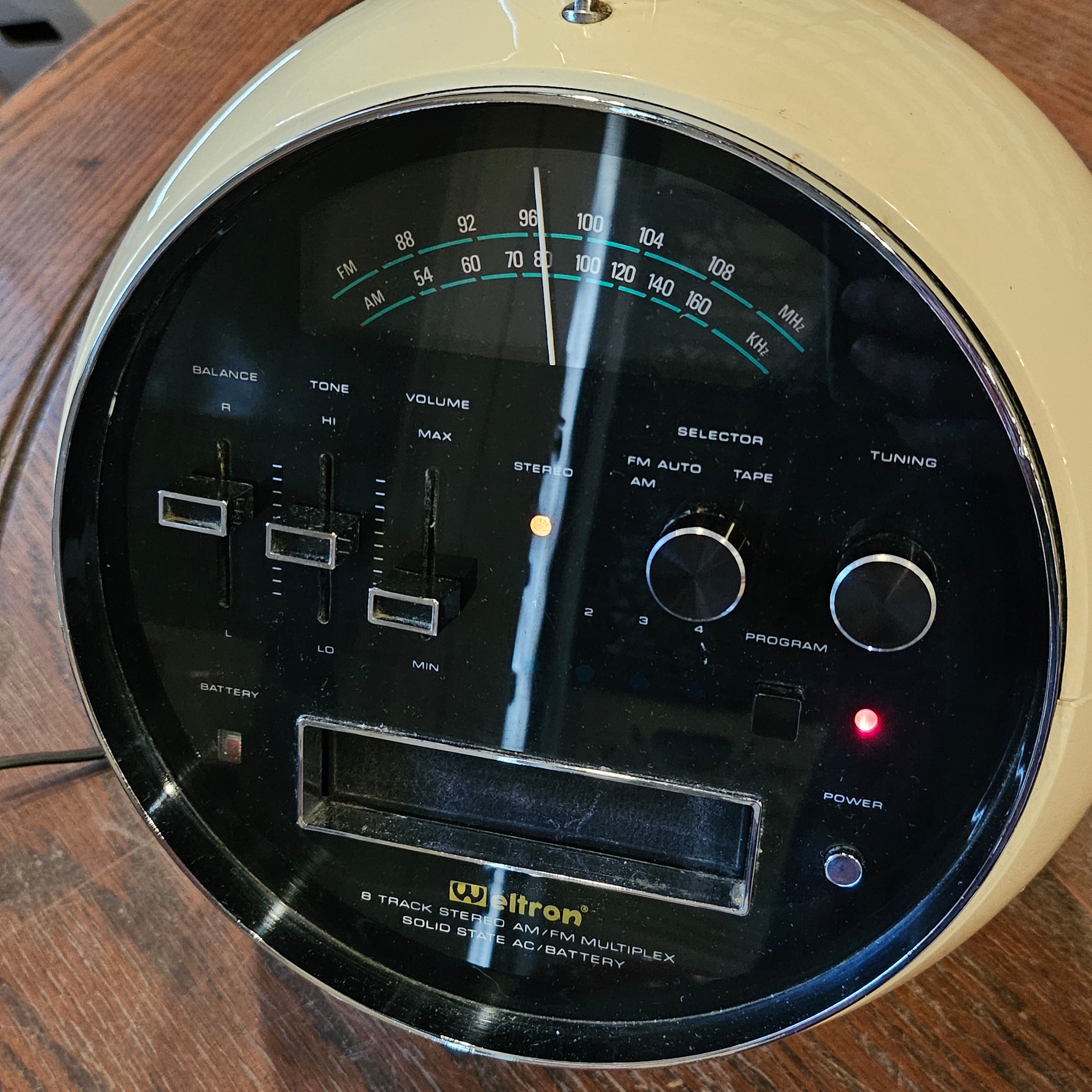 Weltron 8-Track Stereo AM/FM Multiplex Player Solid State AC/Battery